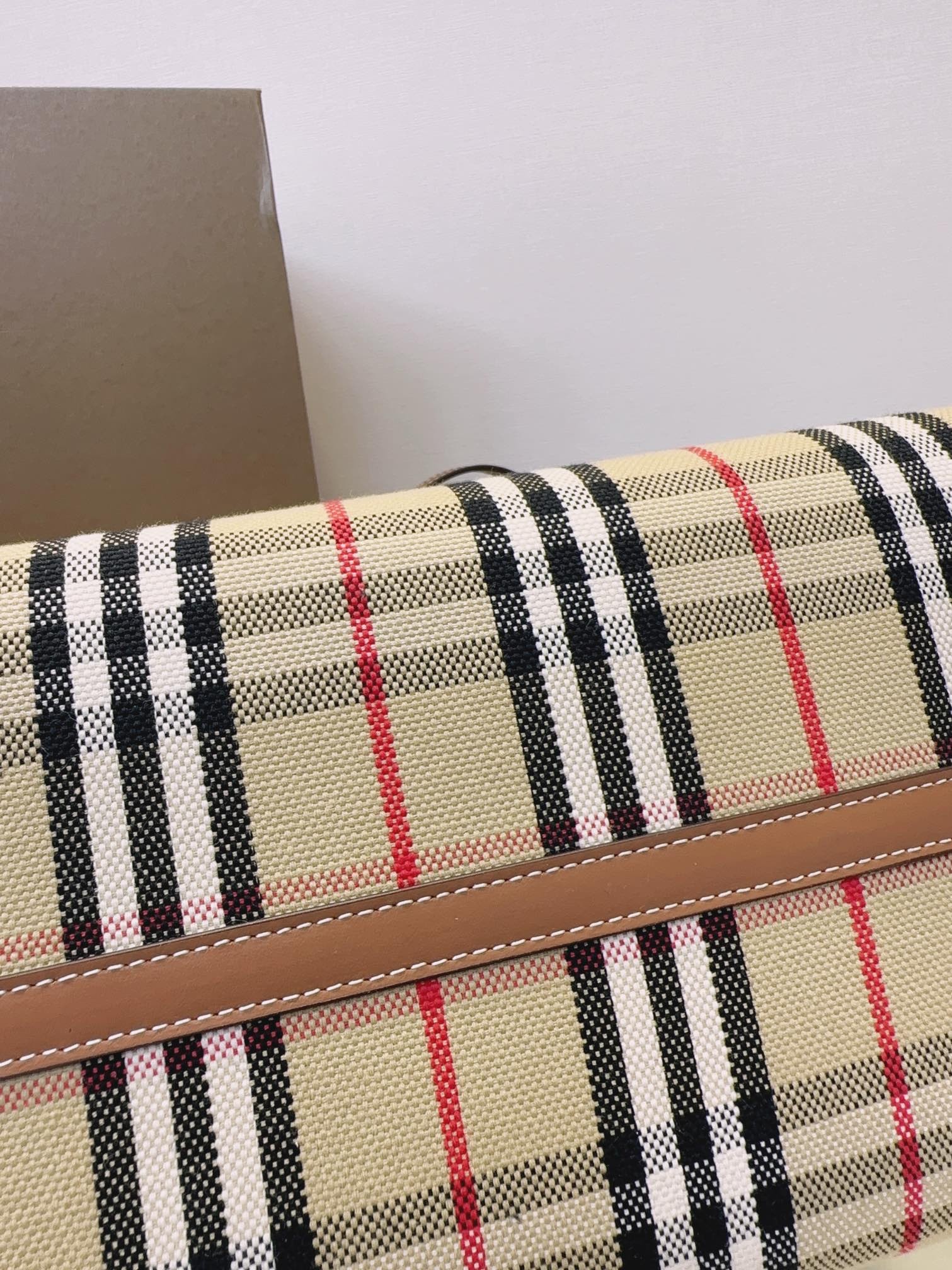 버버리 여성 스몰 런던 체크 토트백