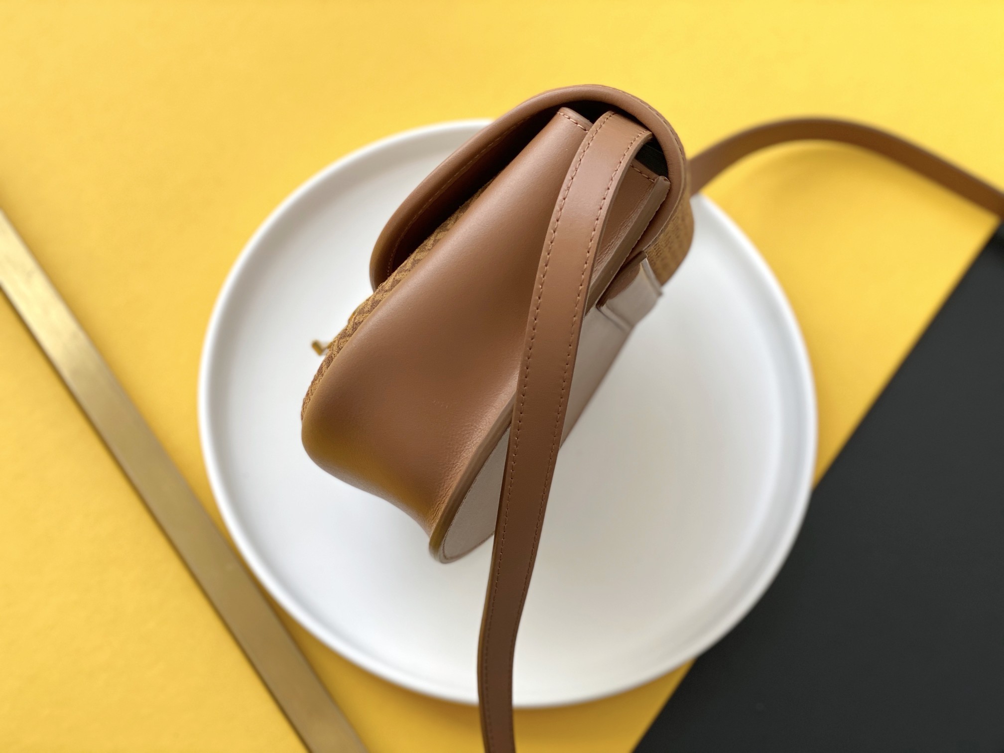 세인트로랑 YSL 카이아 스몰 사첼백