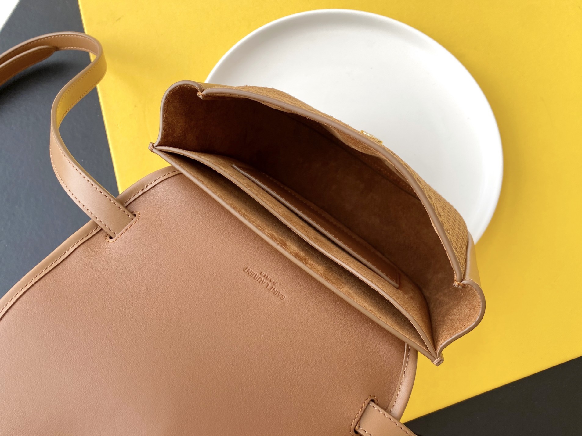 세인트로랑 YSL 카이아 스몰 사첼백