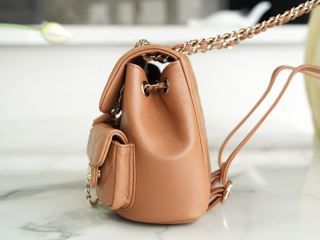 샤넬 듀마 백팩 다크 베이지 샴페인골드 미니 (팬더샵)