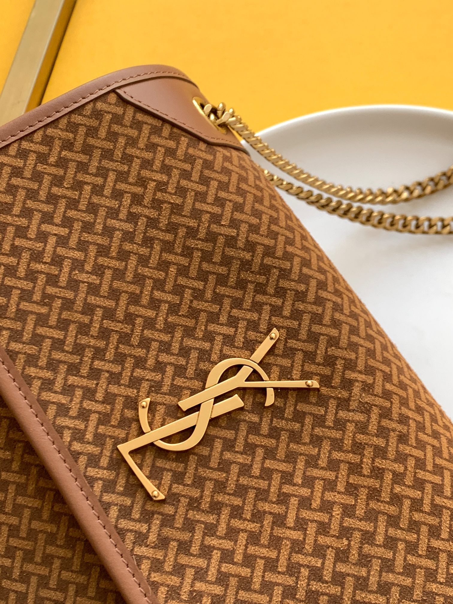 세인트로랑 YSL 니키 베이비 누벅 숄더 백