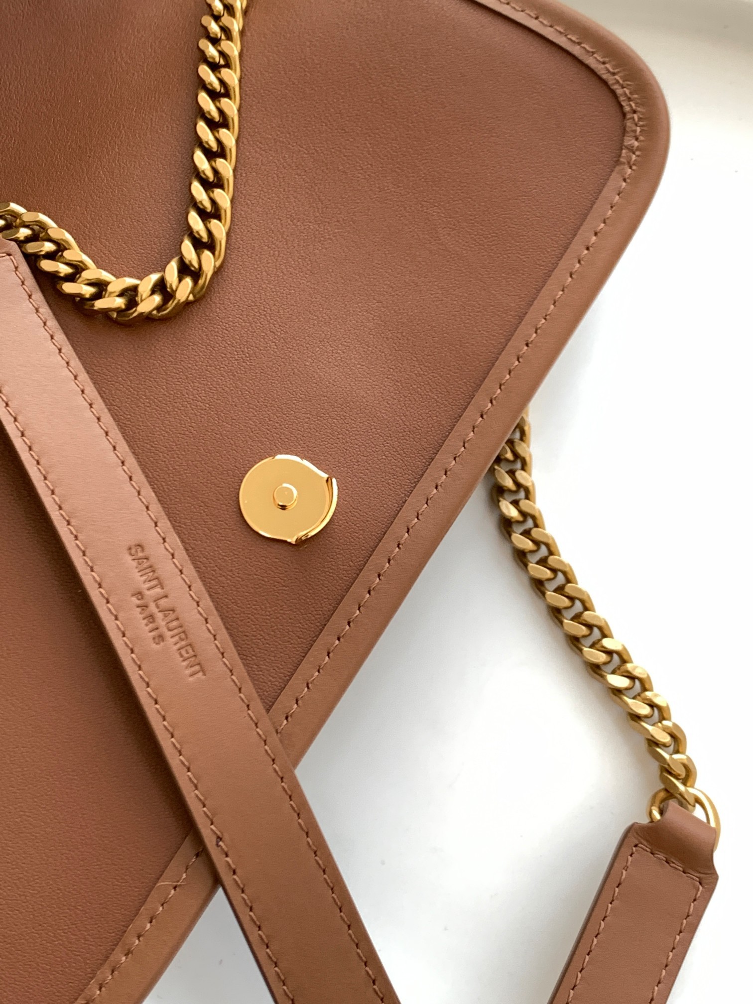 세인트로랑 YSL 니키 베이비 누벅 숄더 백