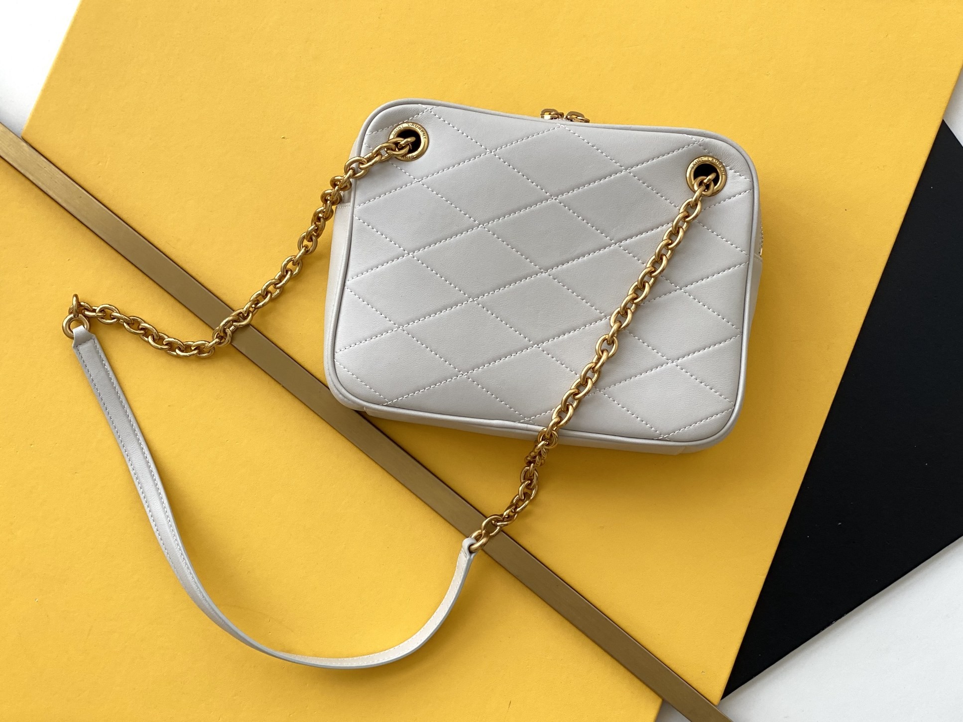 세인트로랑 르 메일론 숄더백 (화이트)