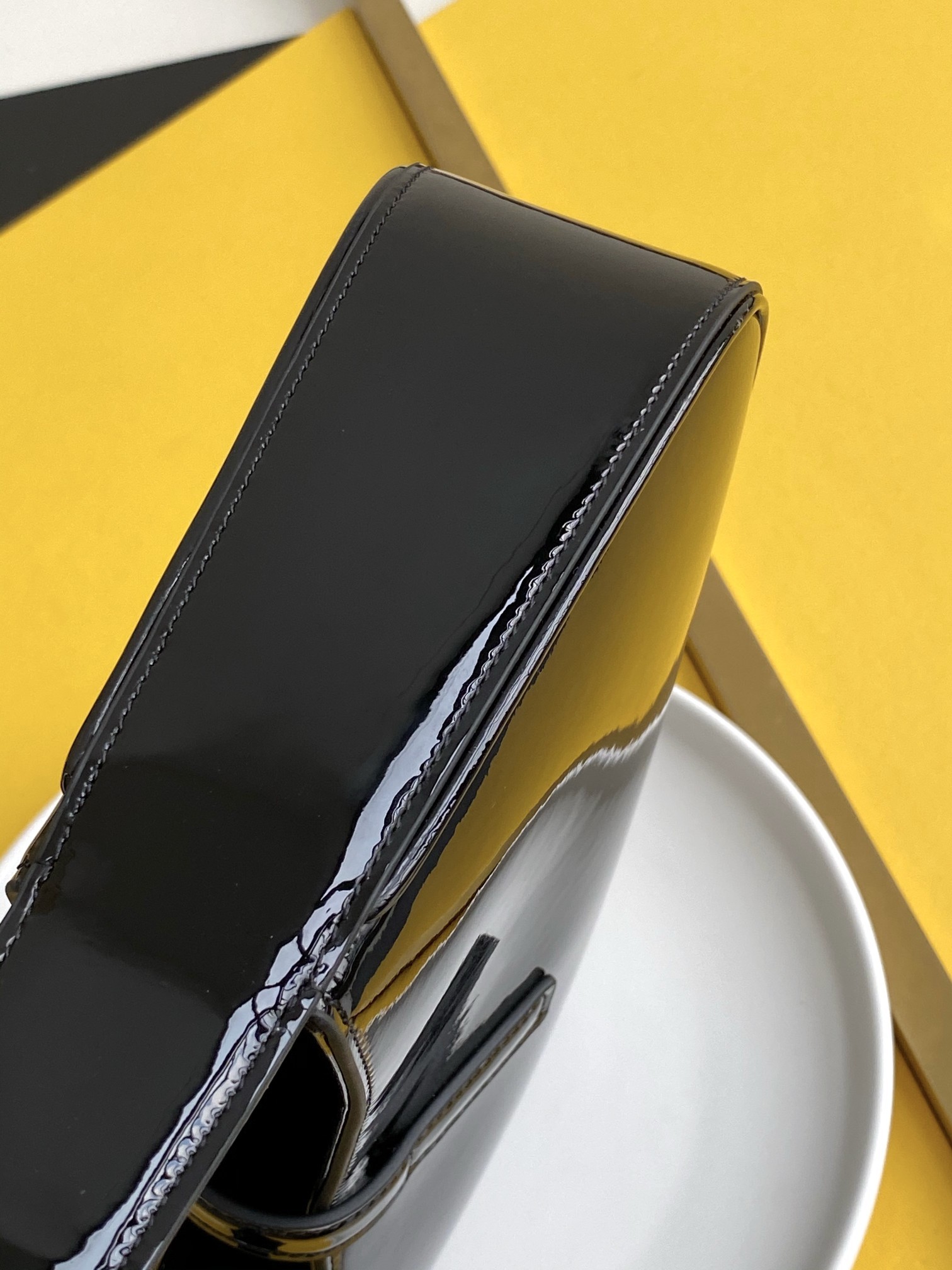 세인트로랑 LE 5 A 7 스몰 호보백