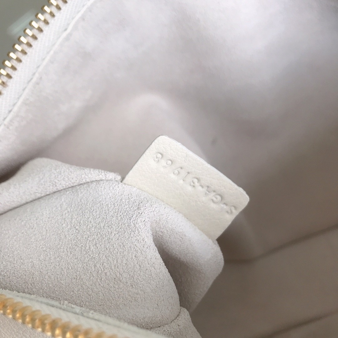 [CELINE-셀린느] 셀린느 셔플 카프스킨 로미 호보백