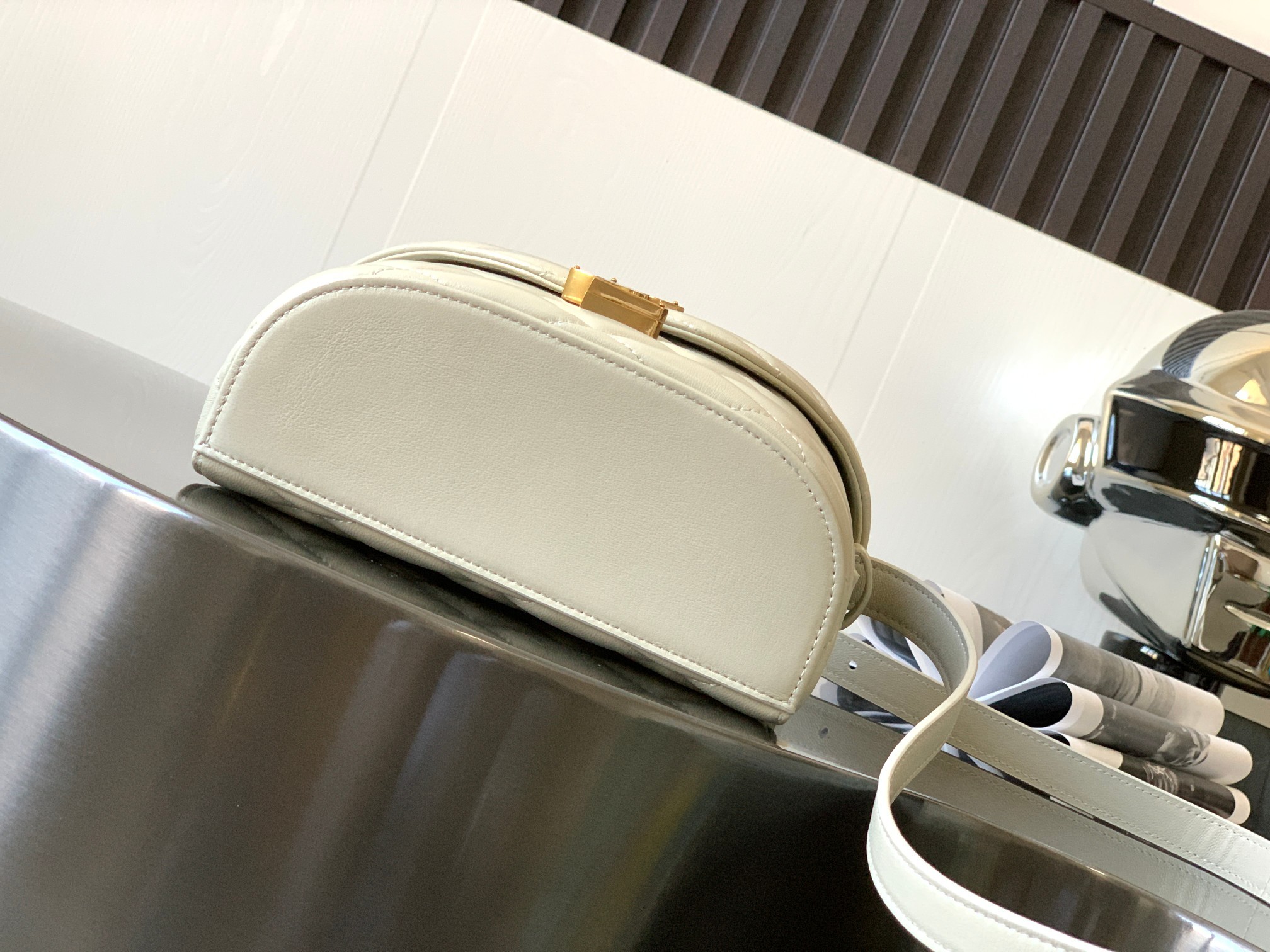 세인트로랑 퀼팅 레더 버킷백