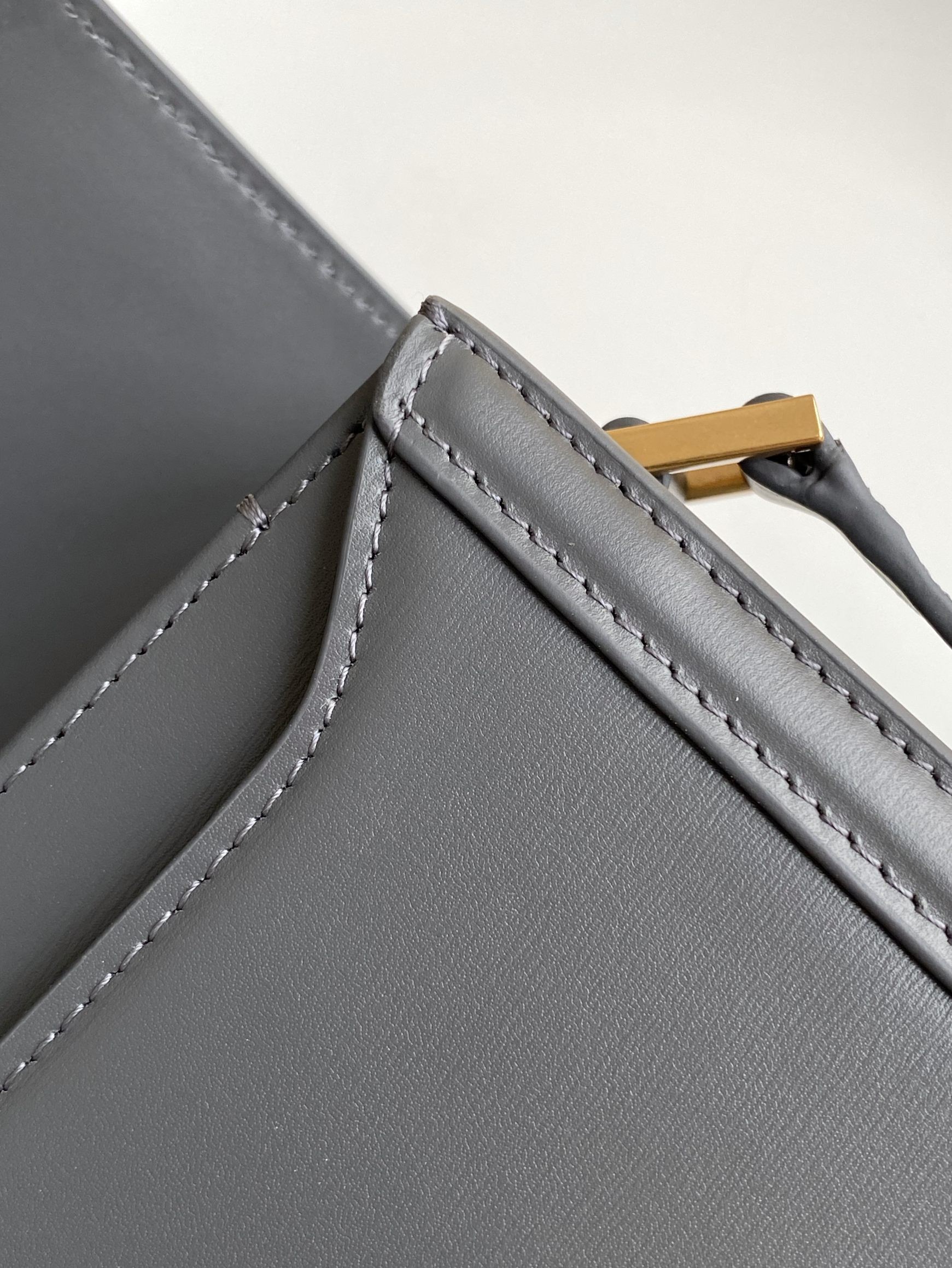 세인트로랑 YSL 솔페리노 미듐 레더 숄더백