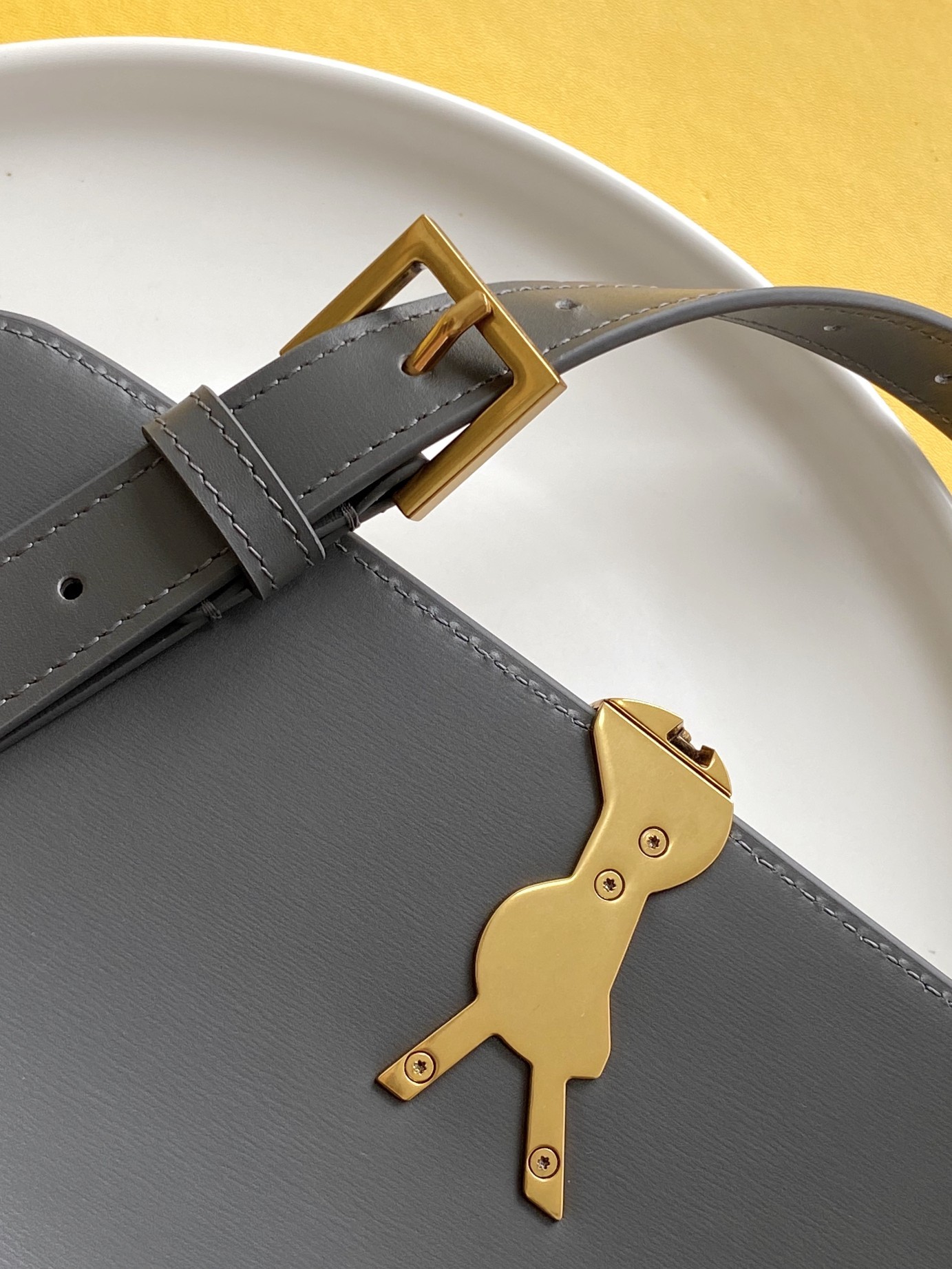 세인트로랑 YSL 솔페리노 미듐 레더 숄더백