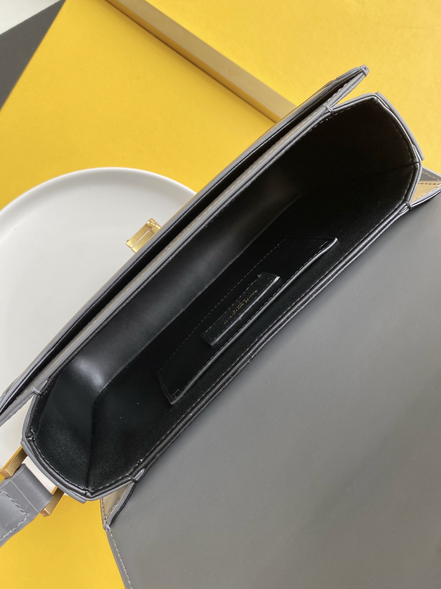 세인트로랑 YSL 솔페리노 미듐 레더 숄더백