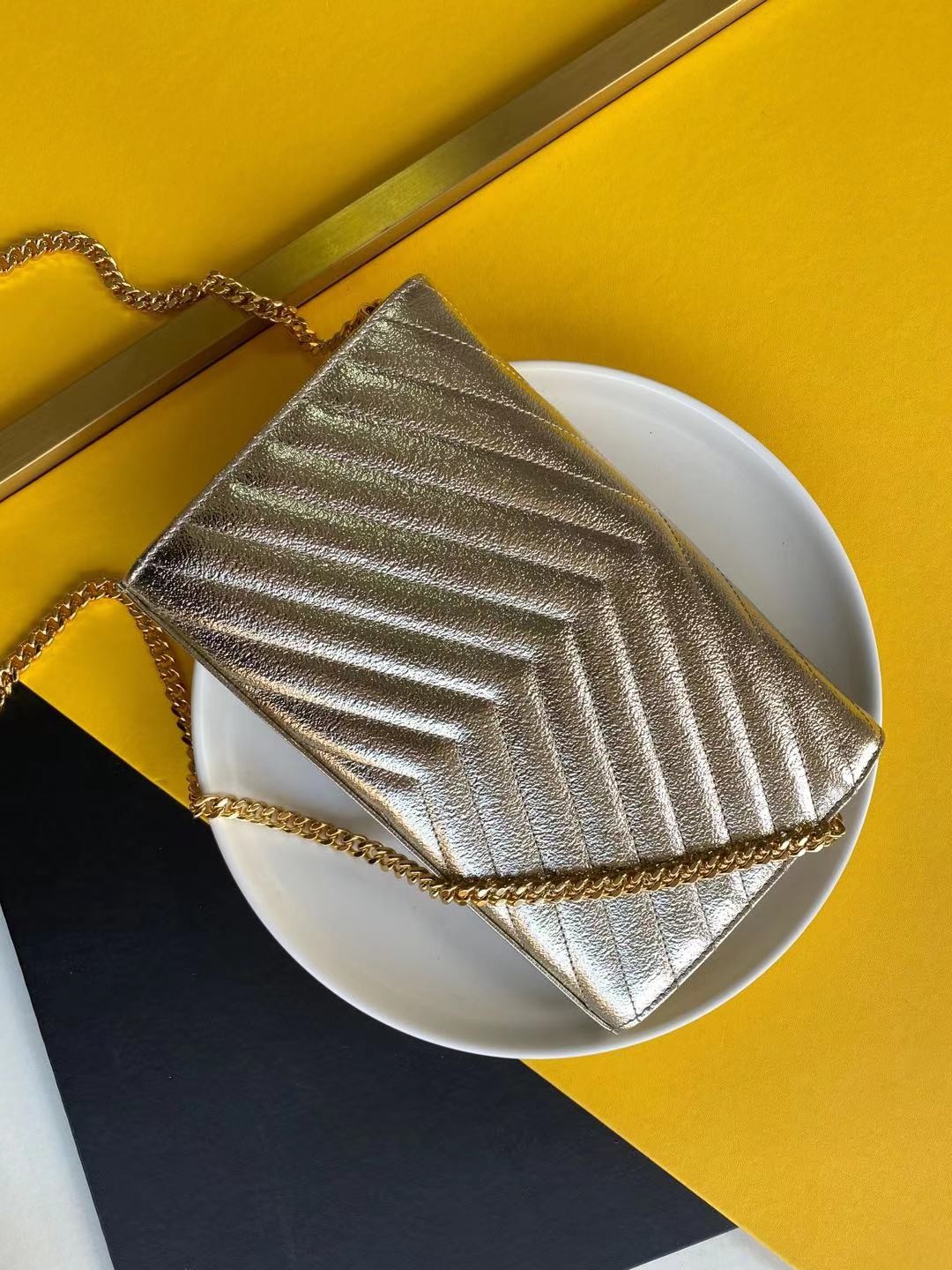 세인트로랑 YSL 로고 모노그램 체인 숄더백 실버 (금장)