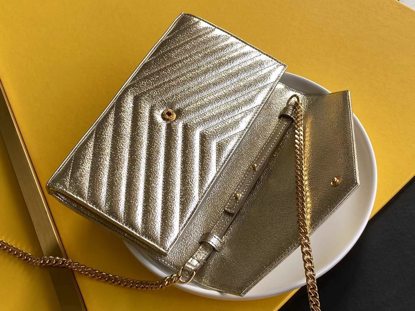 세인트로랑 YSL 로고 모노그램 체인 숄더백 실버 (금장)