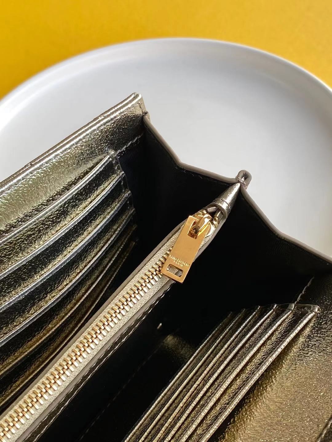 세인트로랑 YSL 로고 모노그램 체인 숄더백 실버 (금장)