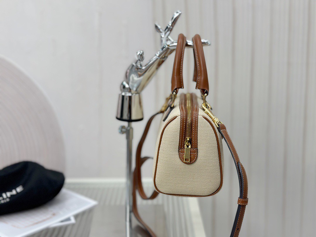 [CELINE-셀린느] 셀린느 텍스타일 & 카프스킨 퀴르 트리옹프 스몰 보스턴백 내츄럴 탄 [백경]