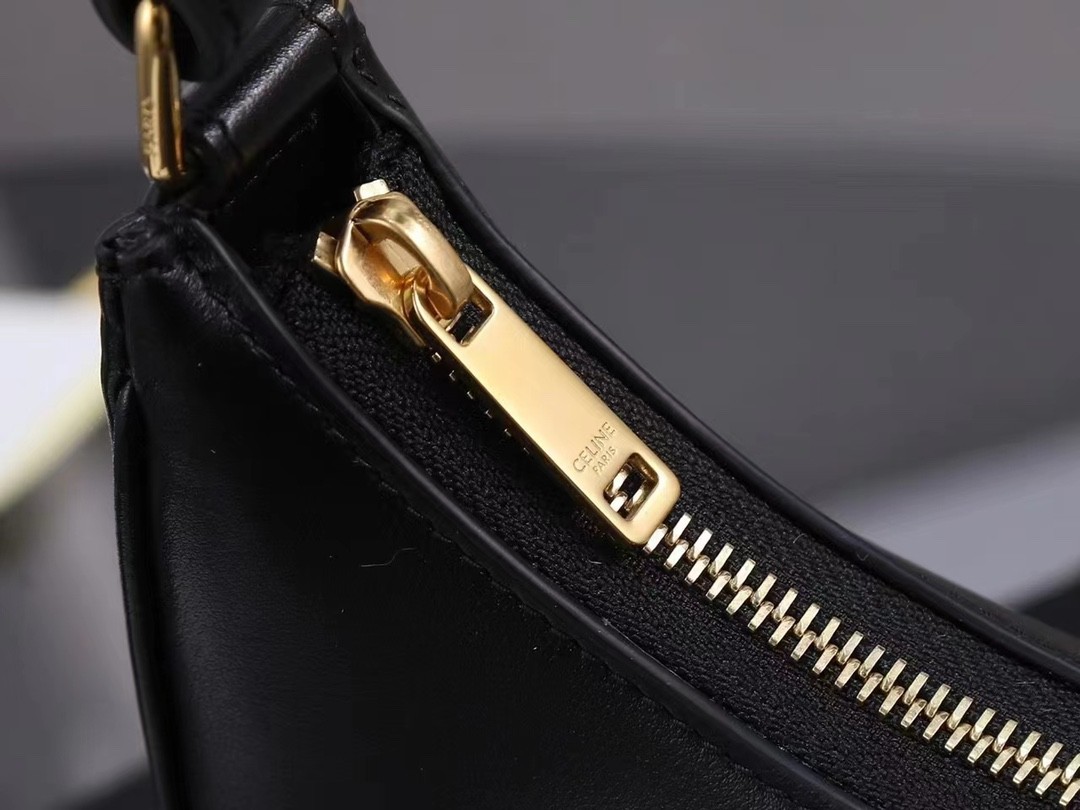 [CELINE-셀린느] 미디엄  아바 트리옹프백 - 부드러운 카프스킨 블랙