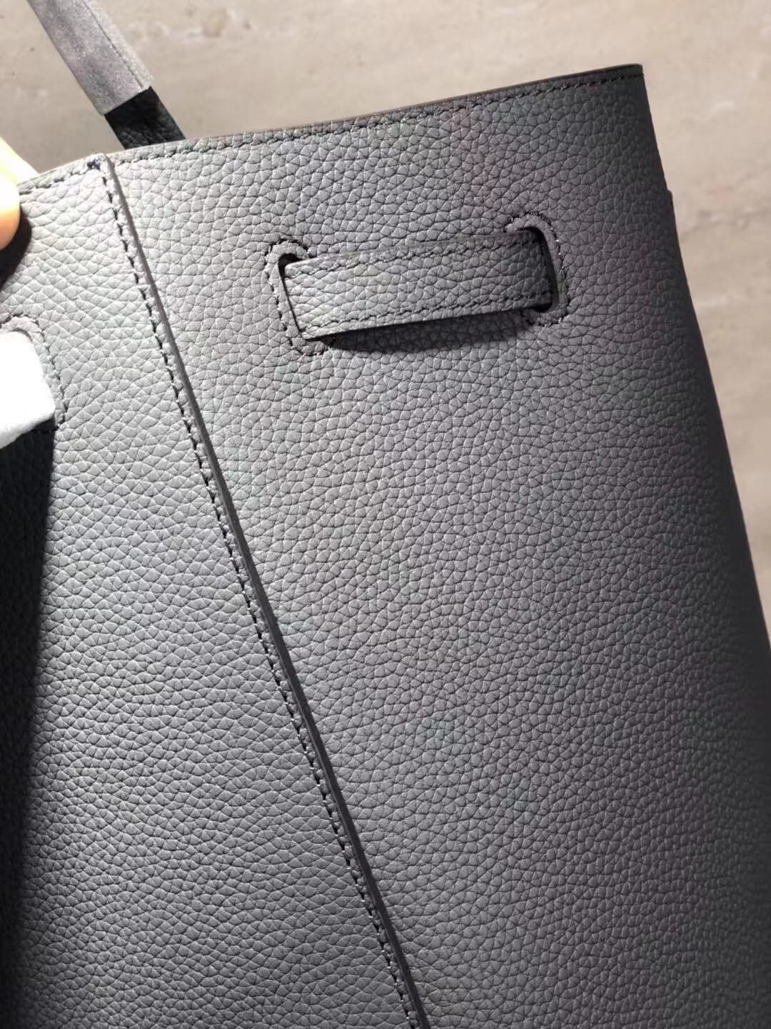 [CELINE-셀린느]  미디엄 카바스 팬텀 - 소프트 그레인 카프스킨 그레이