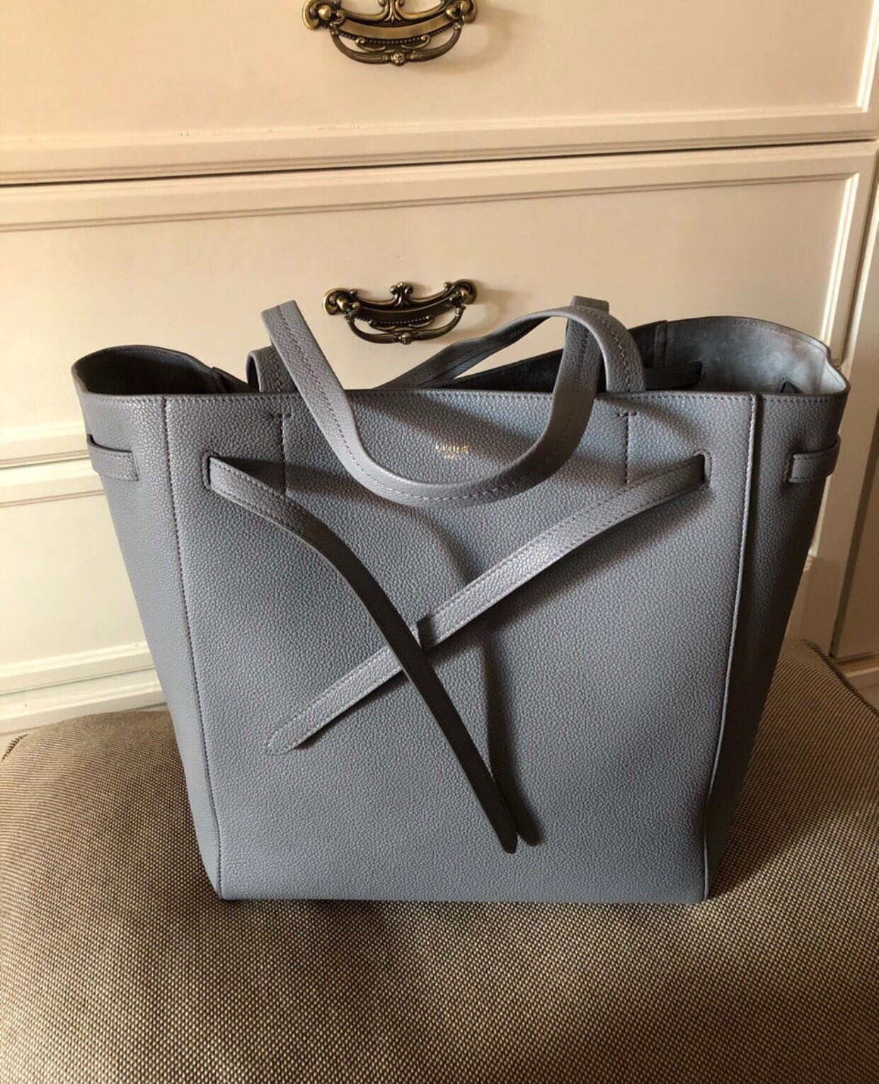 [CELINE-셀린느]  미디엄 카바스 팬텀 - 소프트 그레인 카프스킨 그레이