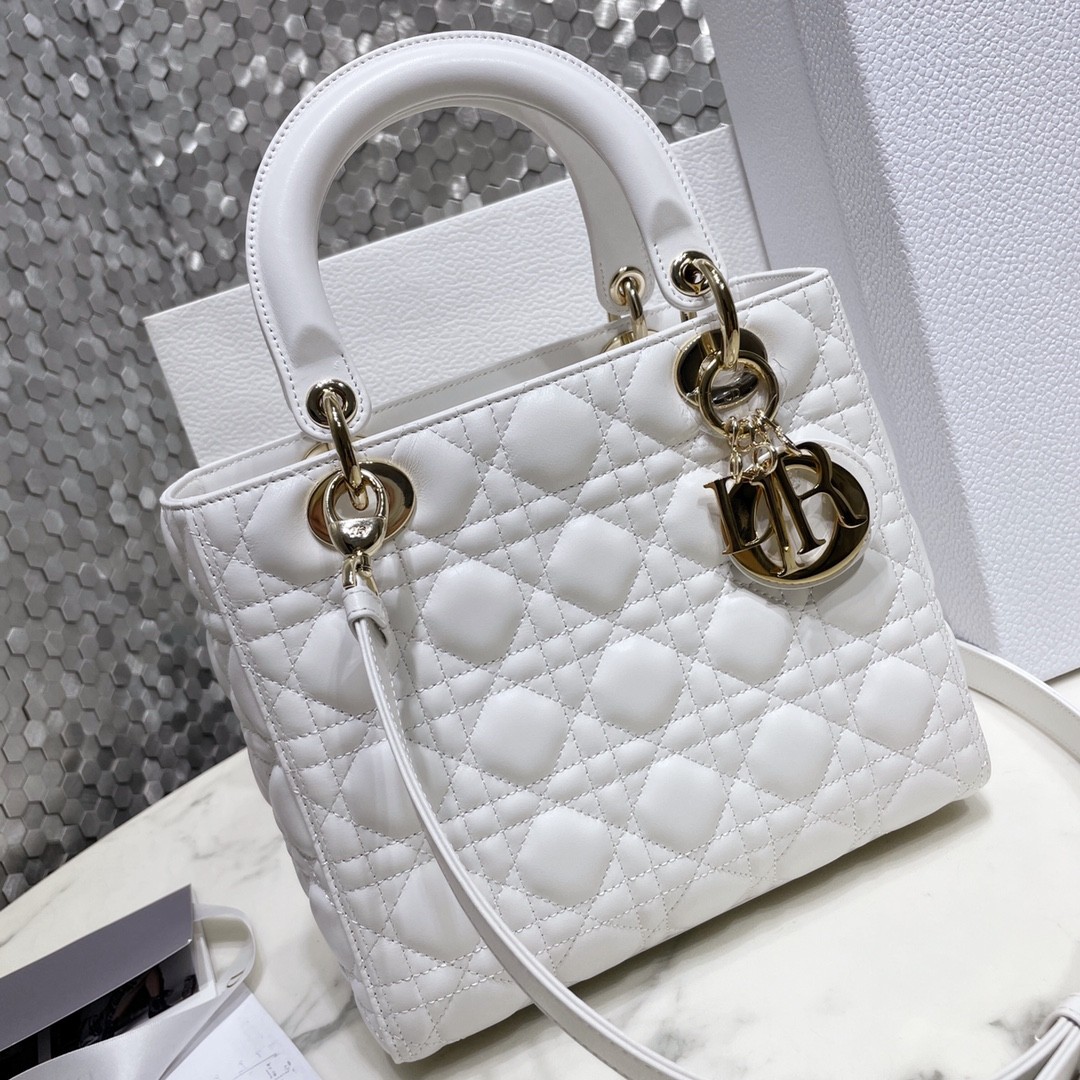 디올 레이디백 램스킨 금장 (화이트)