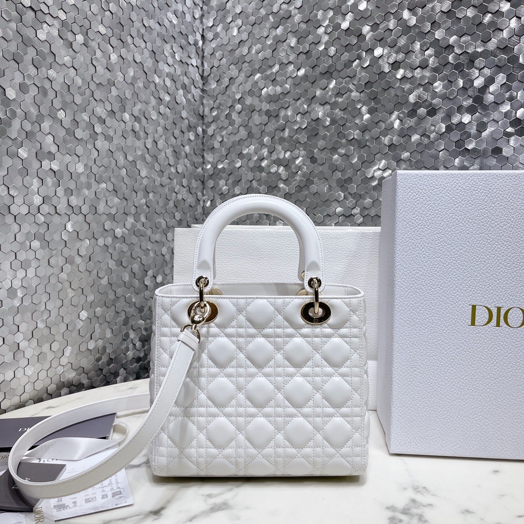 디올 레이디백 램스킨 금장 (화이트)
