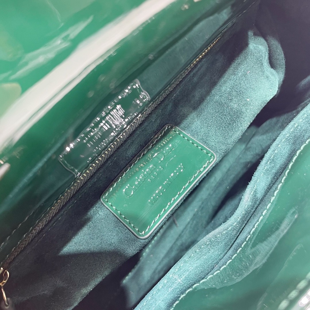 디올 레이디백 페이던트 금장 (딥그린)