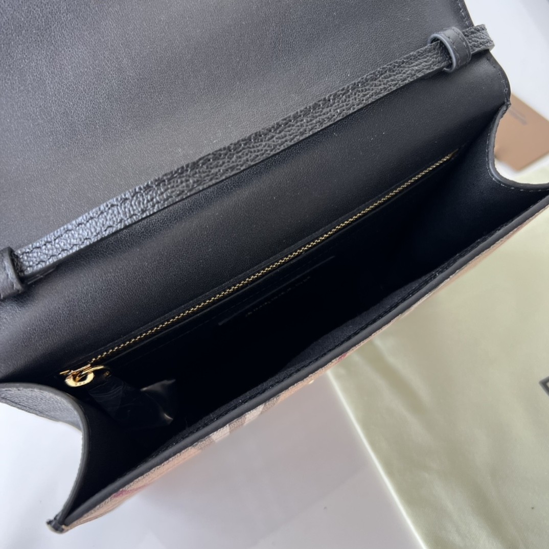 버버리 록슬리 체크 크로스백 블랙