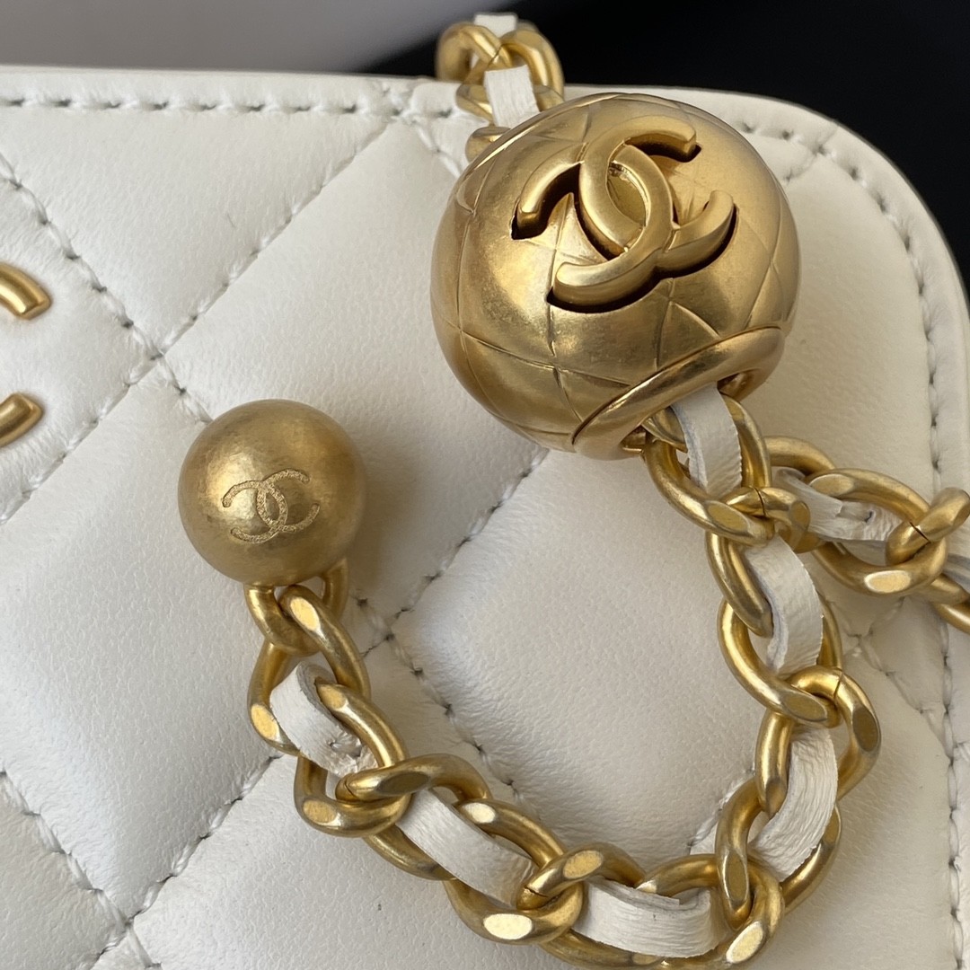 샤넬 골든볼 베티니 카메라 미니 사각 체인백 (화이트)