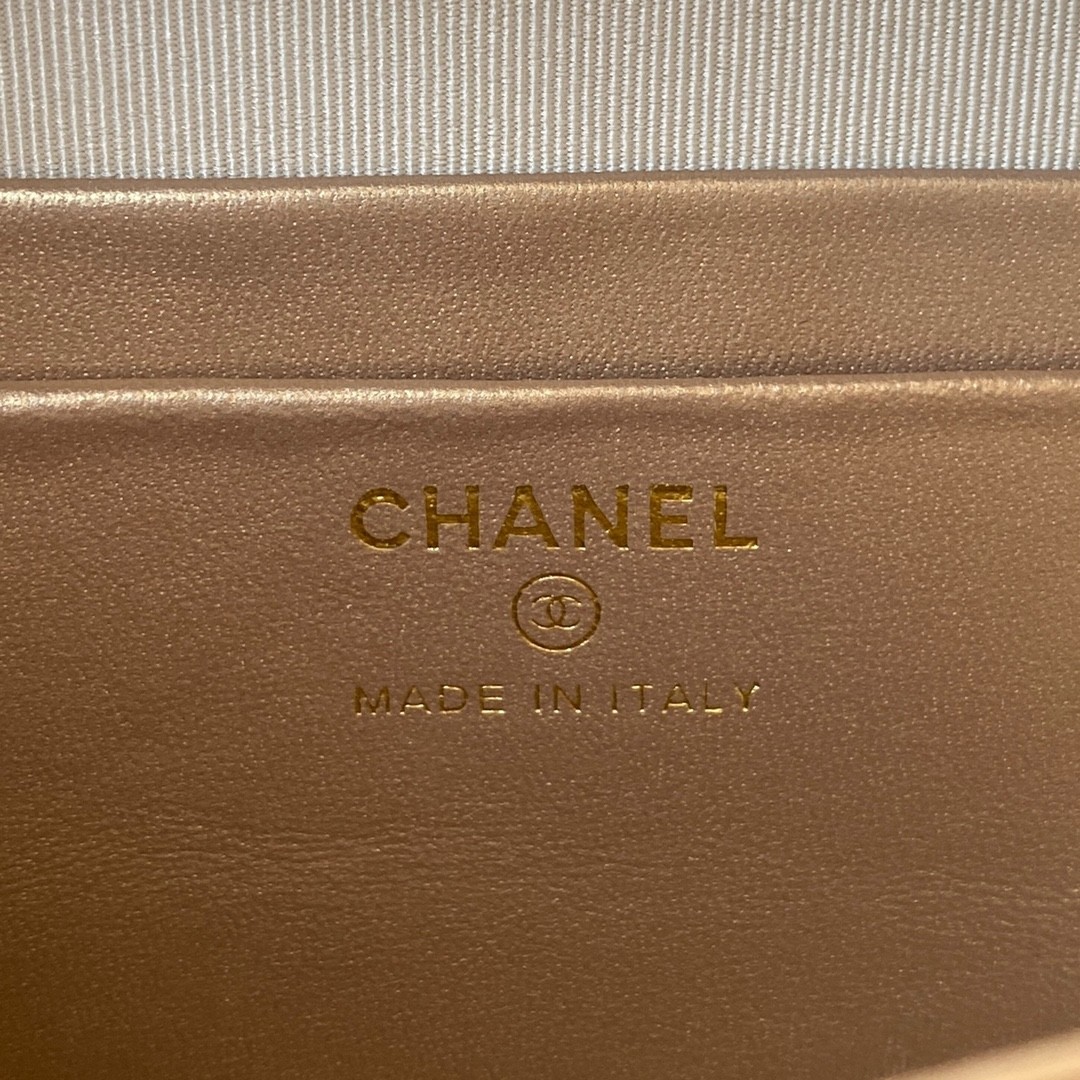 샤넬 골든볼 베티니 카메라 미니 사각 체인백 (화이트)