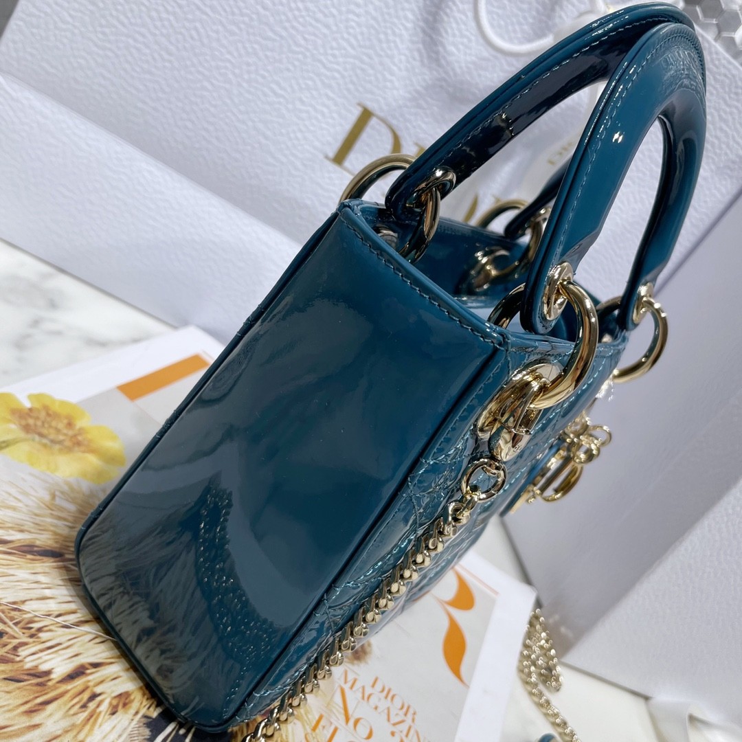 디올 레이디백 미니 페이던트 금장 (인디고)