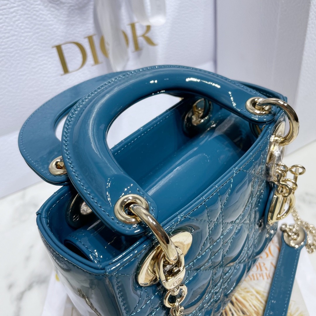 디올 레이디백 미니 페이던트 금장 (인디고)