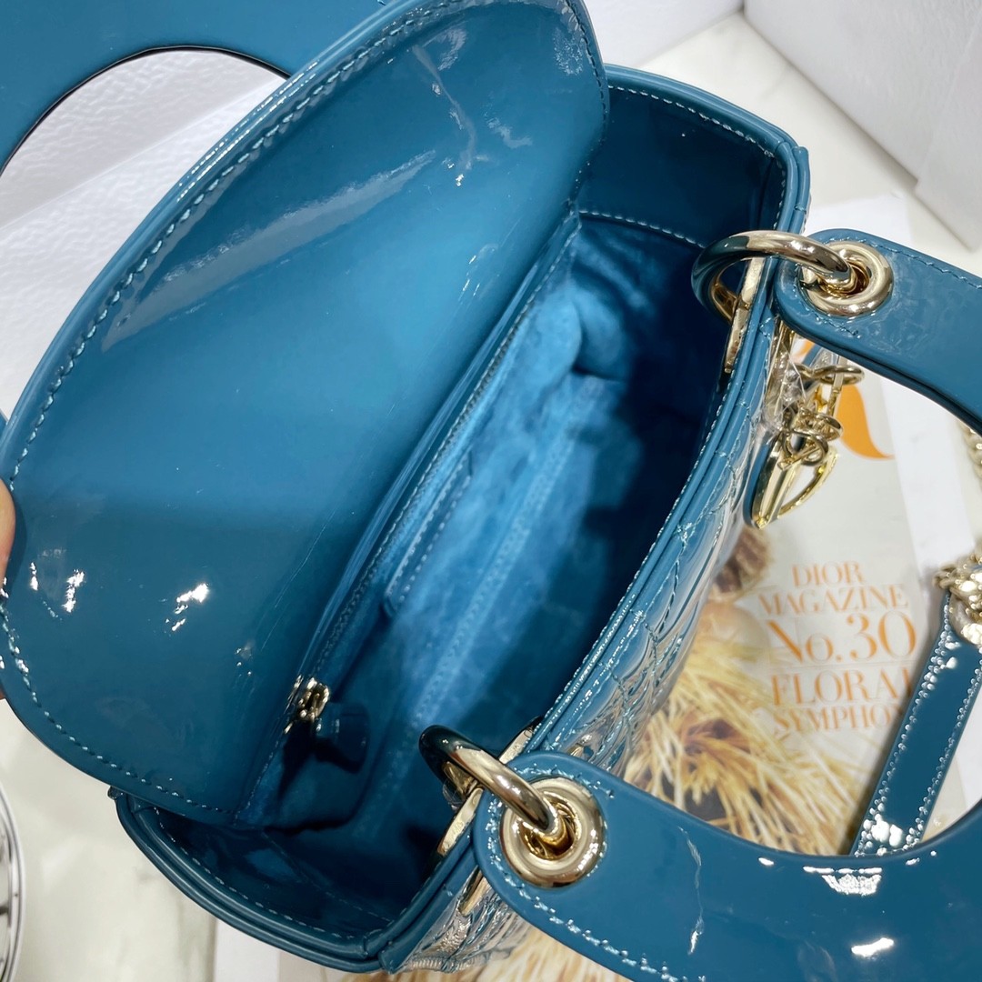 디올 레이디백 미니 페이던트 금장 (인디고)