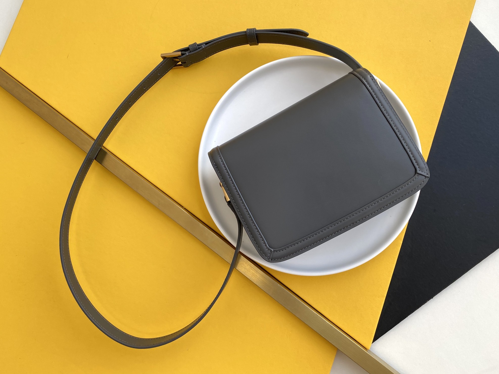 세인트로랑 YSL 솔페리노 스몰 사첼 레더 백