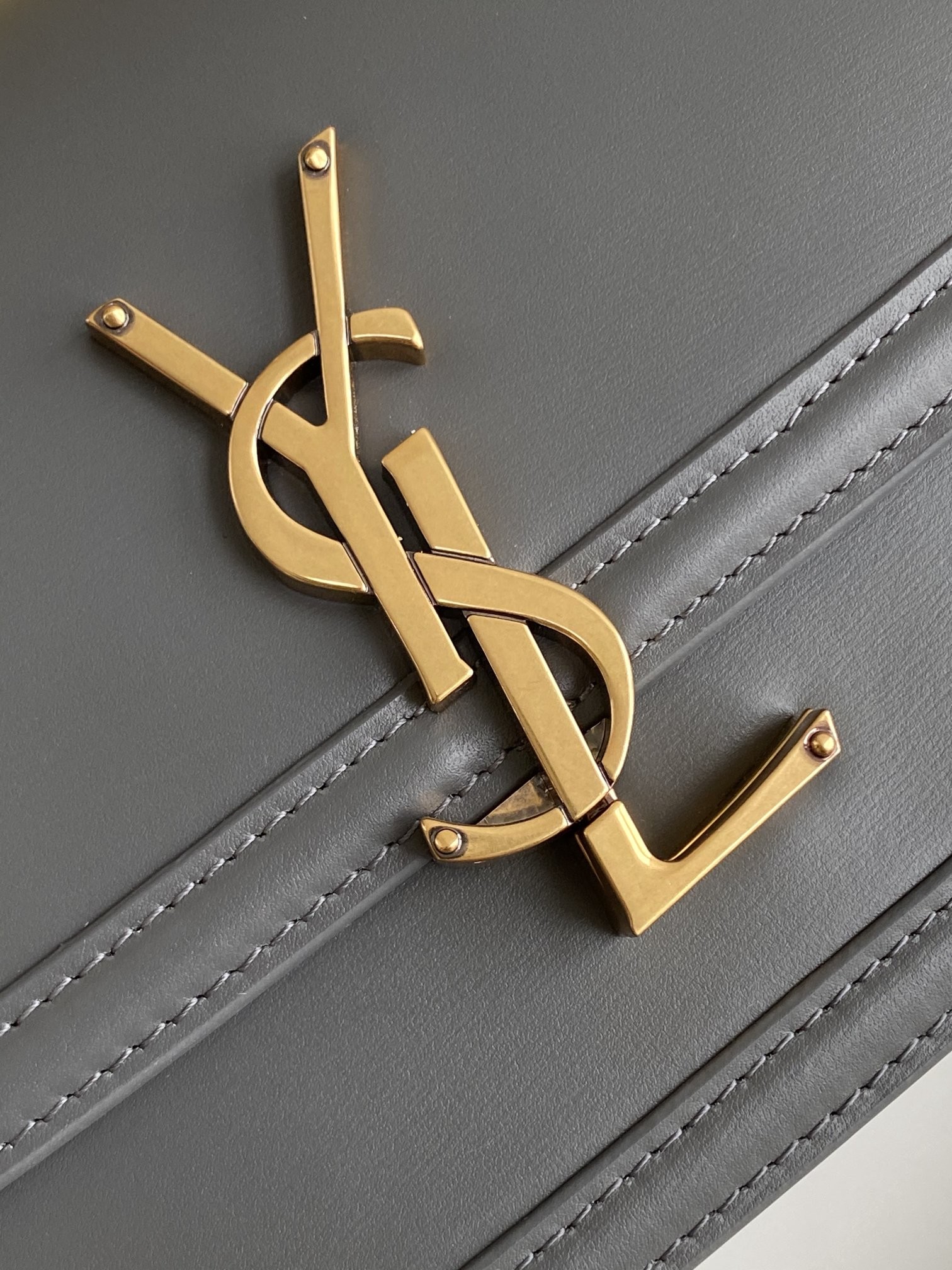 세인트로랑 YSL 솔페리노 스몰 사첼 레더 백