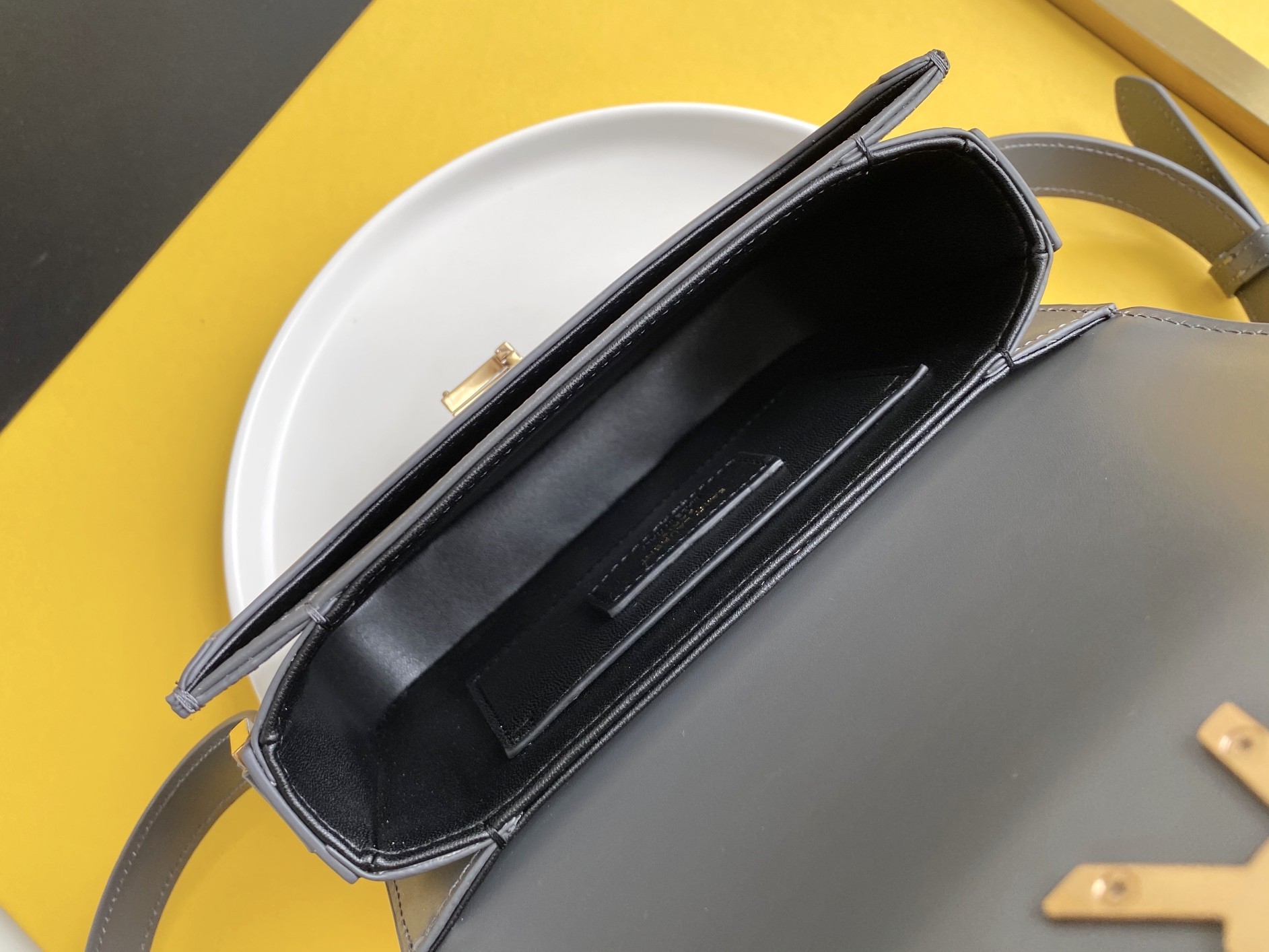 세인트로랑 YSL 솔페리노 스몰 사첼 레더 백