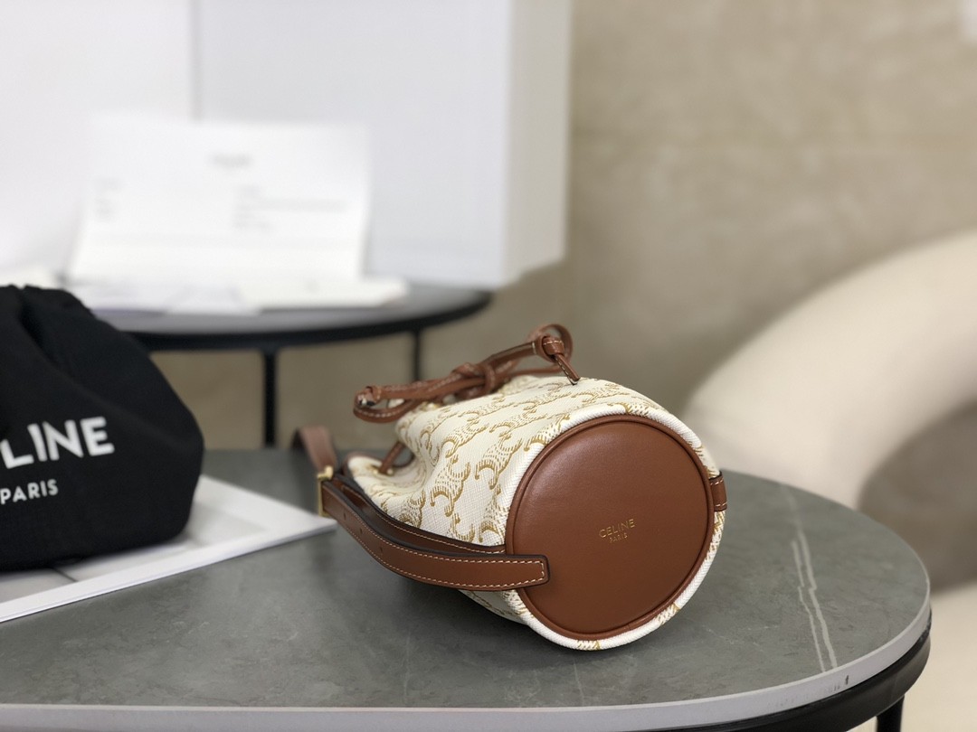 [CELINE-셀린느] 트리옹프 캔버스 & 카프스킨 복조리백 화이트  [백경]