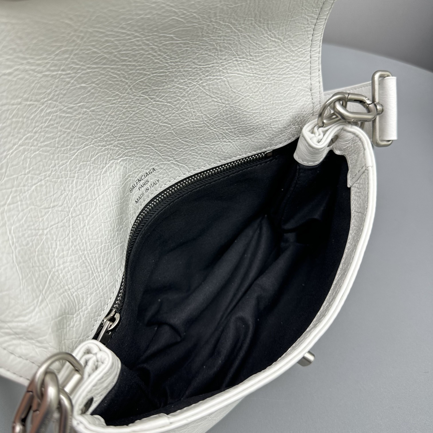 발렌시아가 BB 소프트 스몰 크로스백