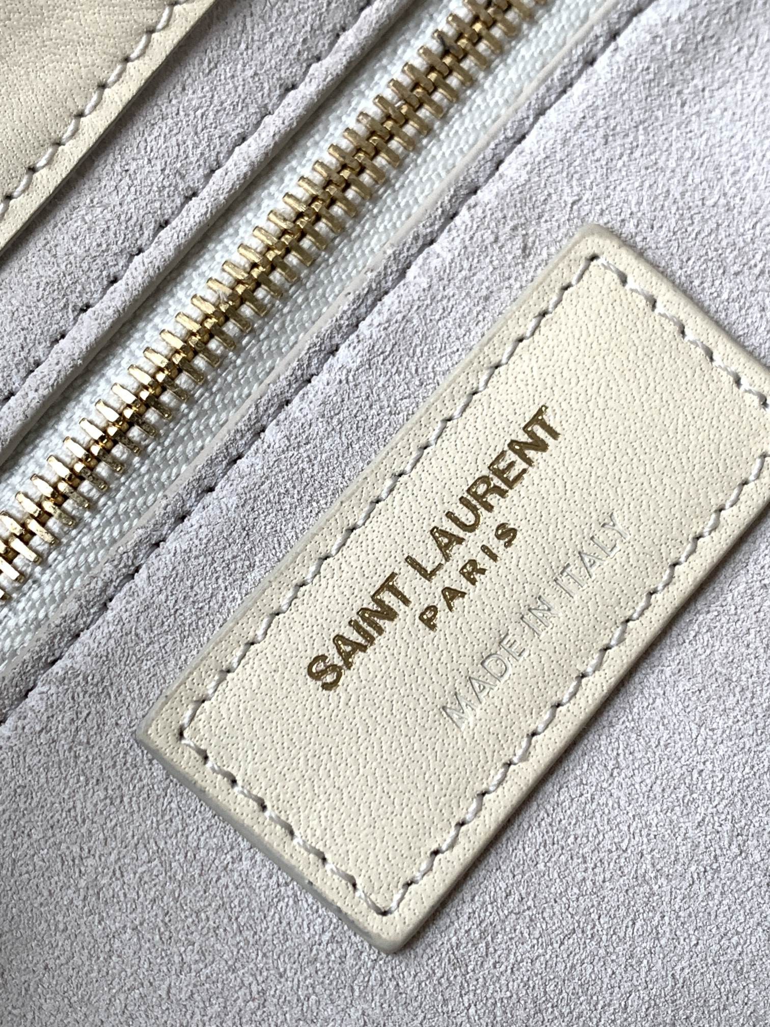 세인트로랑 스무스 악어가죽 LE 5A7 스몰 호보백 (크림)