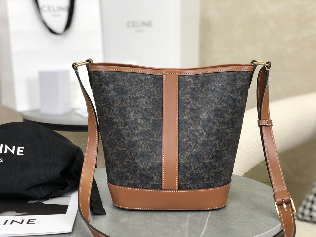 [CELINE-셀린느] 스몰 버킷 - 트리옹프 캔버스 & 카프스킨 탠  [백경]