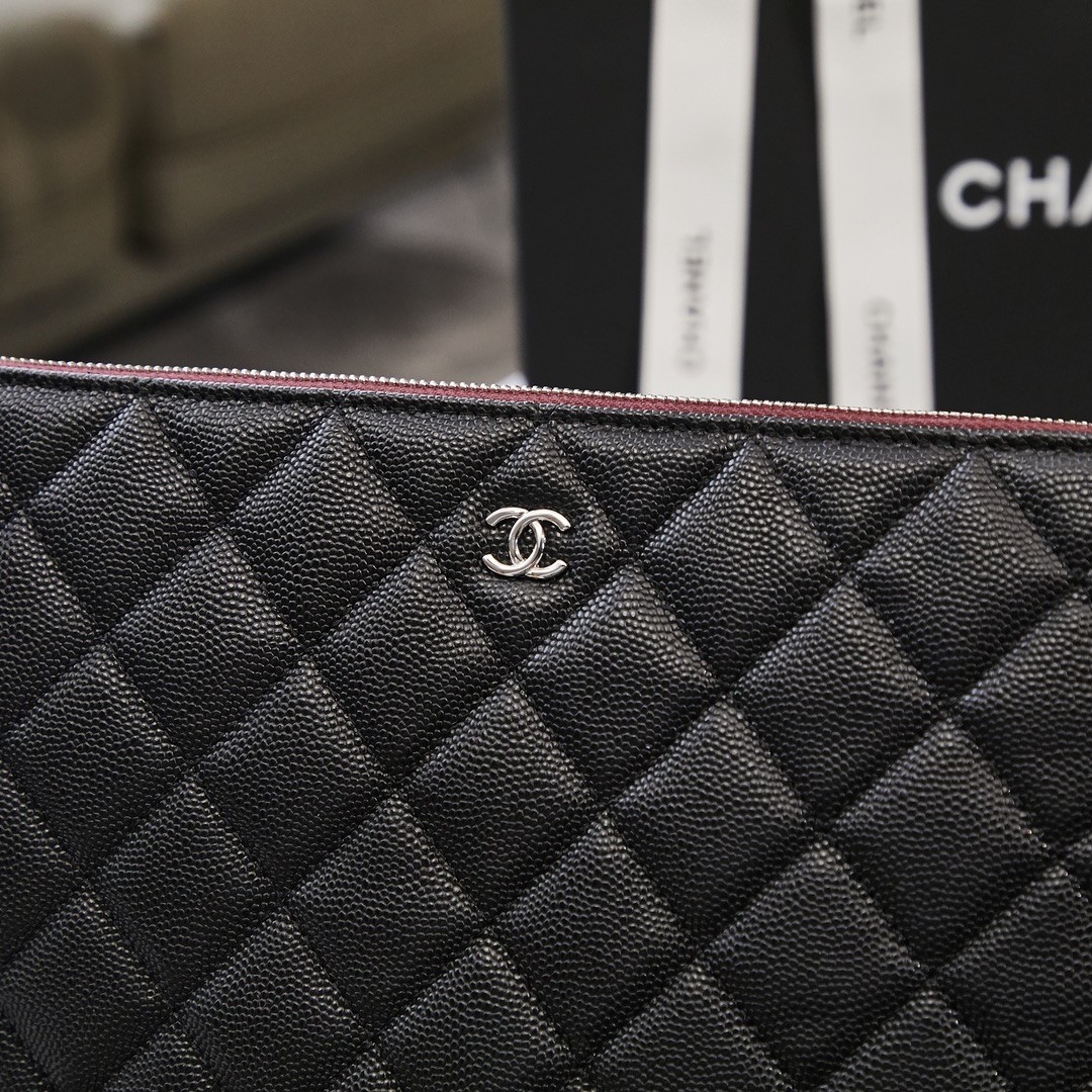 샤넬 클래식 클러치백 캐비어 미듐