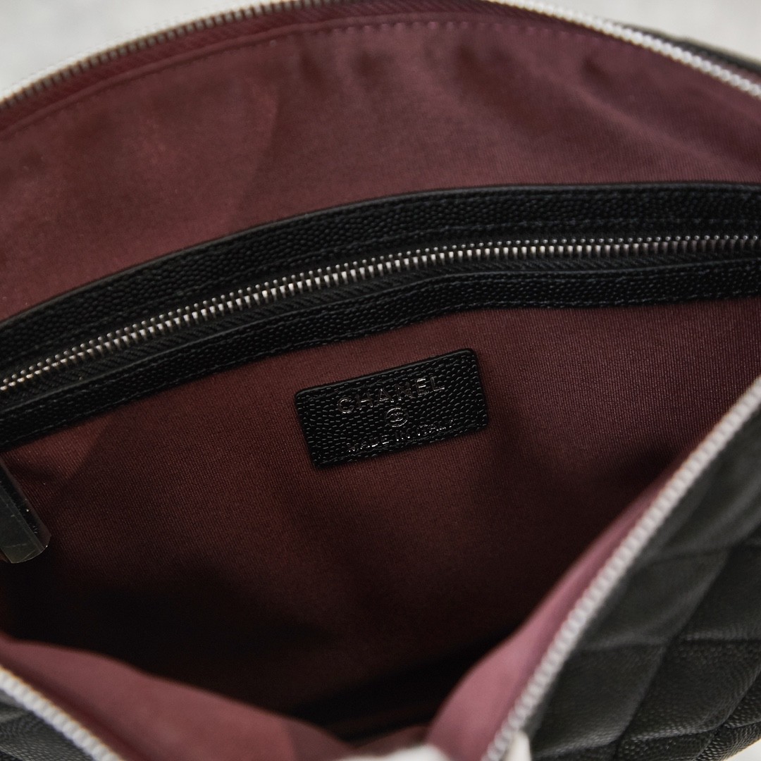 샤넬 클래식 클러치백 캐비어 미듐