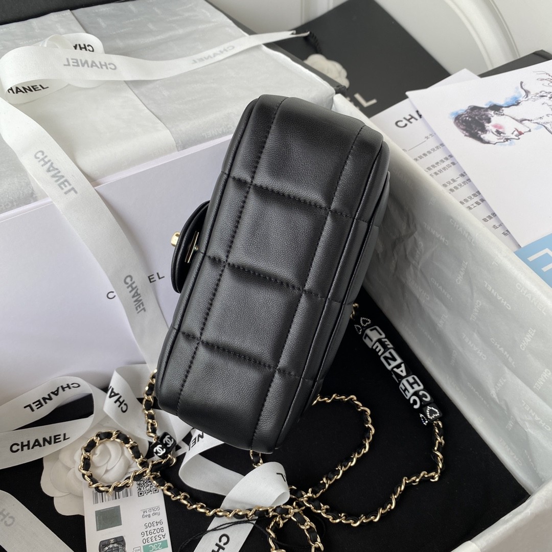 샤넬 주사위 이니셜 플랩백 스몰 (블랙)
