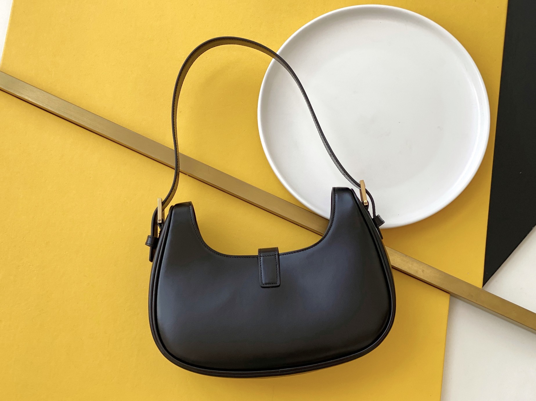 세인트로랑 르 페르모아 호보백 (블랙)