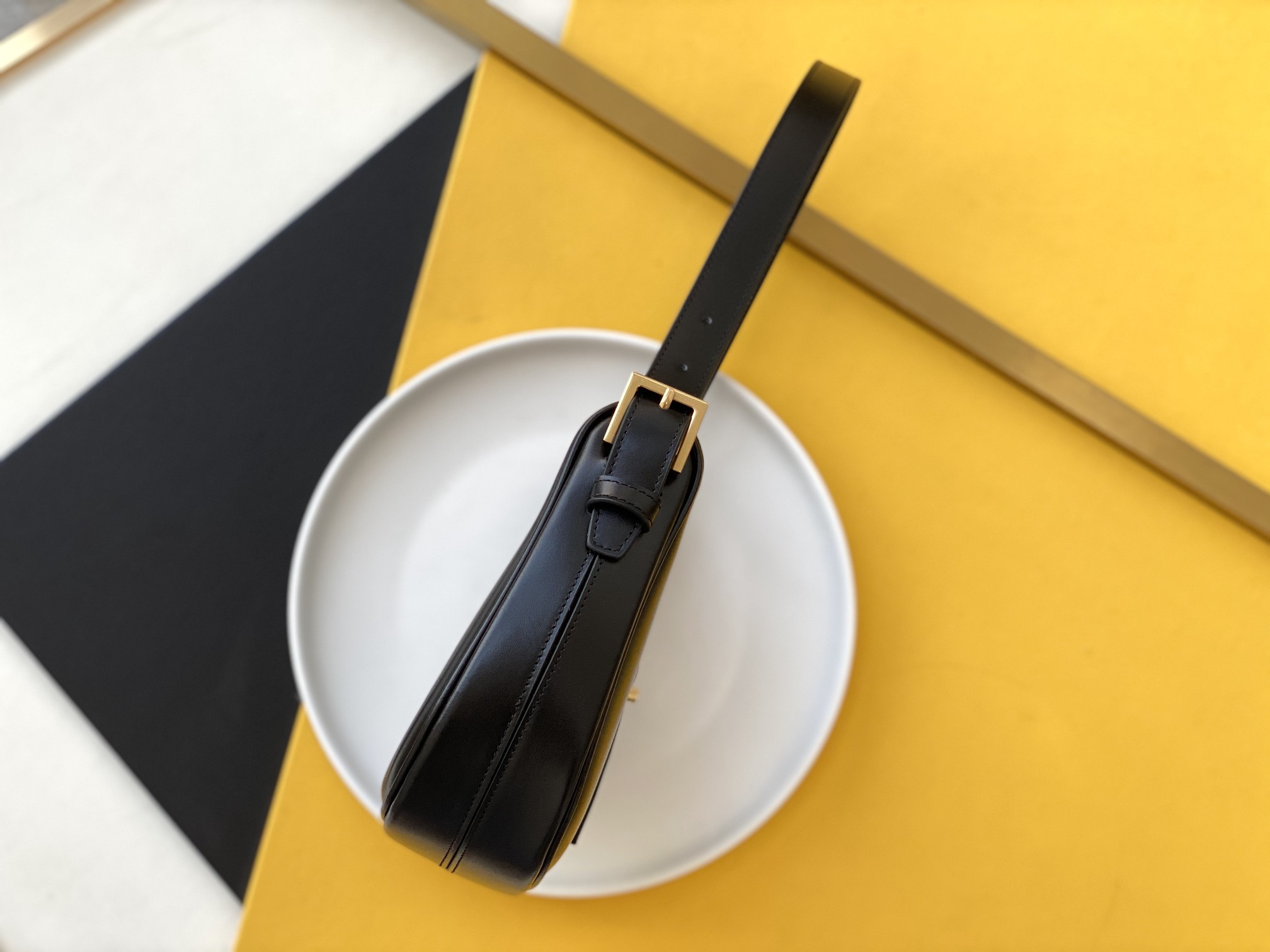 세인트로랑 르 페르모아 호보백 (블랙)