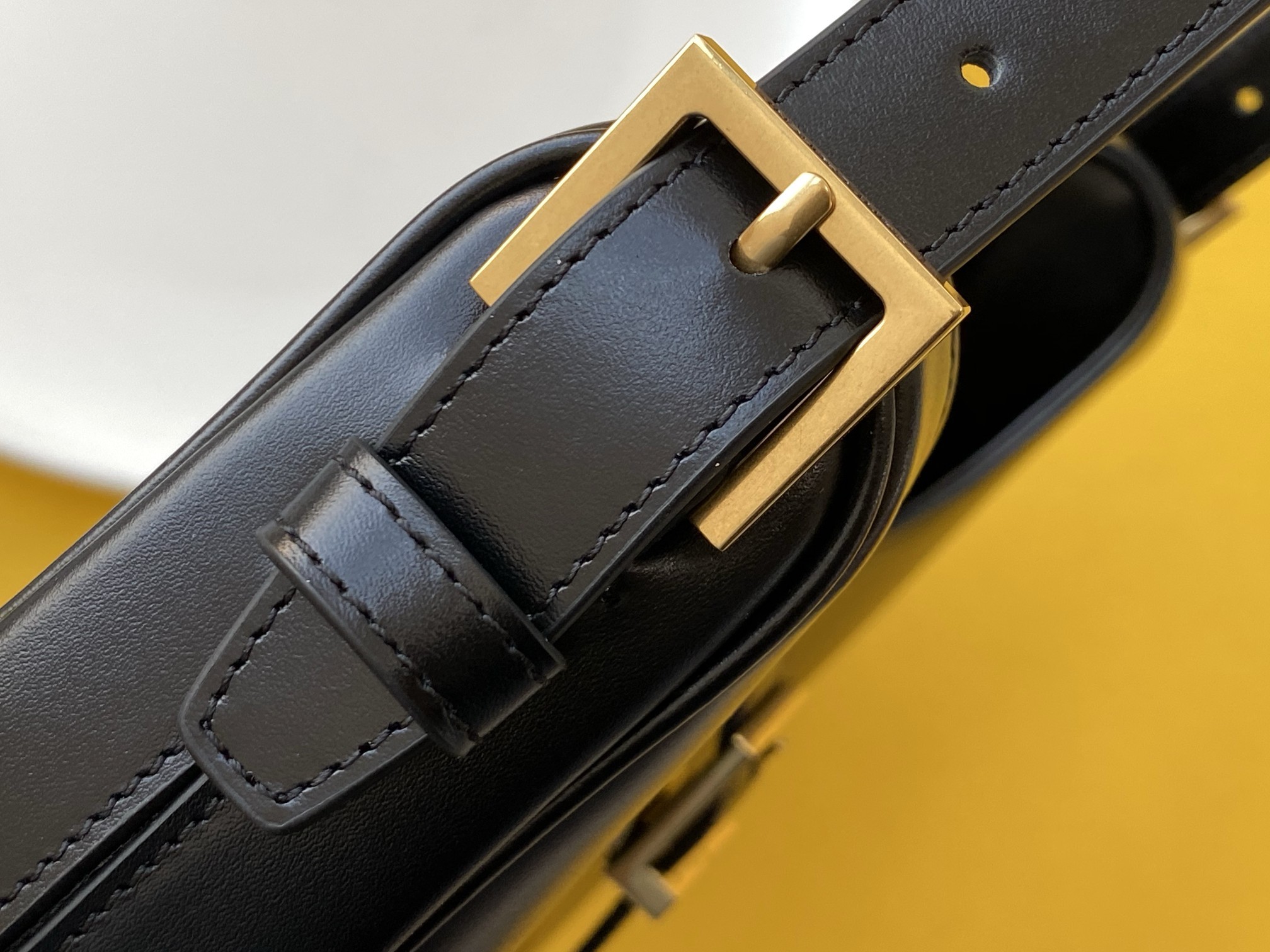 세인트로랑 르 페르모아 호보백 (블랙)