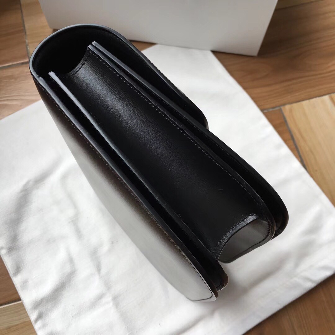 [.CELINE-셀린느]  셀린느 박스 카프스킨 틴 클래식백 블랙