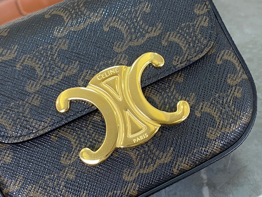 [CELINE-셀린느] 트리옹프 벨트백 - 트리옹프 캔버스 & 카프스킨 탠   [백경]