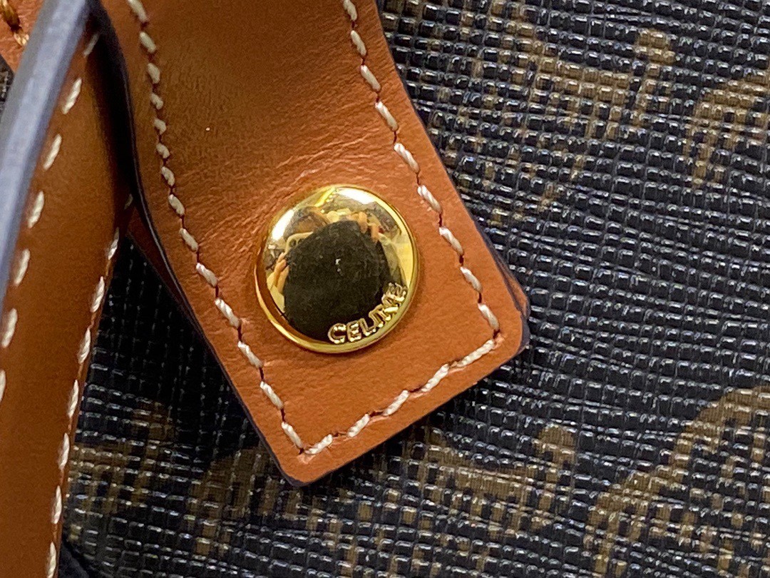 [CELINE-셀린느] 트리옹프 벨트백 - 트리옹프 캔버스 & 카프스킨 탠   [백경]