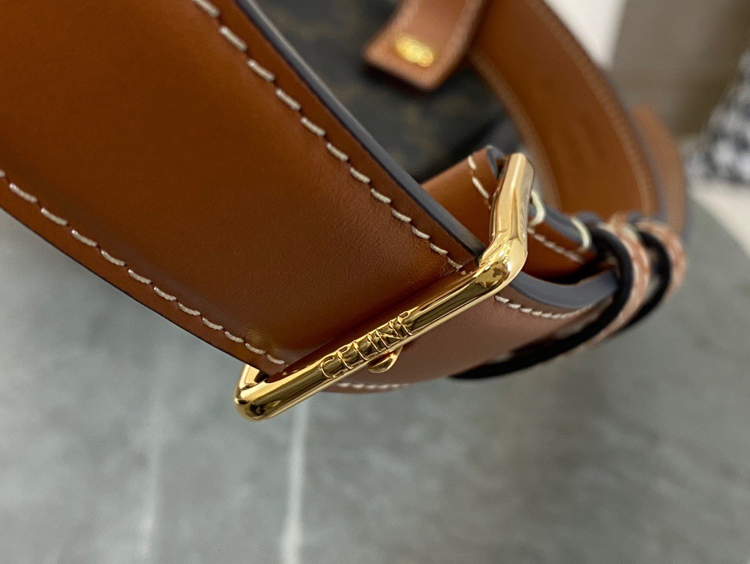 [CELINE-셀린느] 트리옹프 벨트백 - 트리옹프 캔버스 & 카프스킨 탠   [백경]