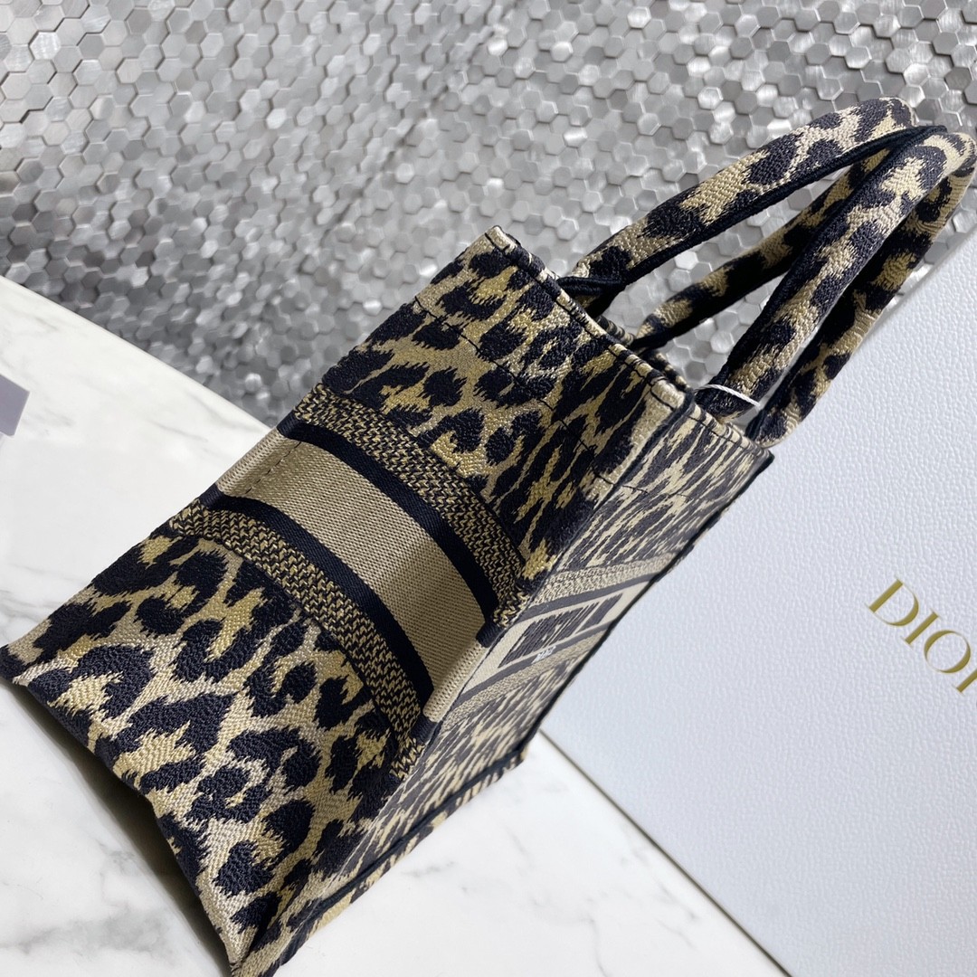디올 북토트 레오파드 스몰 (베이지)