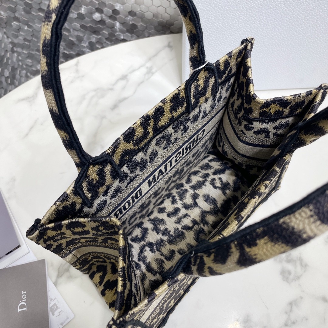 디올 북토트 레오파드 스몰 (베이지)
