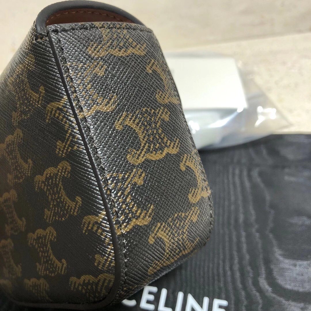 [CELINE-셀린느] 미니 클로드 - 트리옹프 캔버스 & 카프스킨 탠