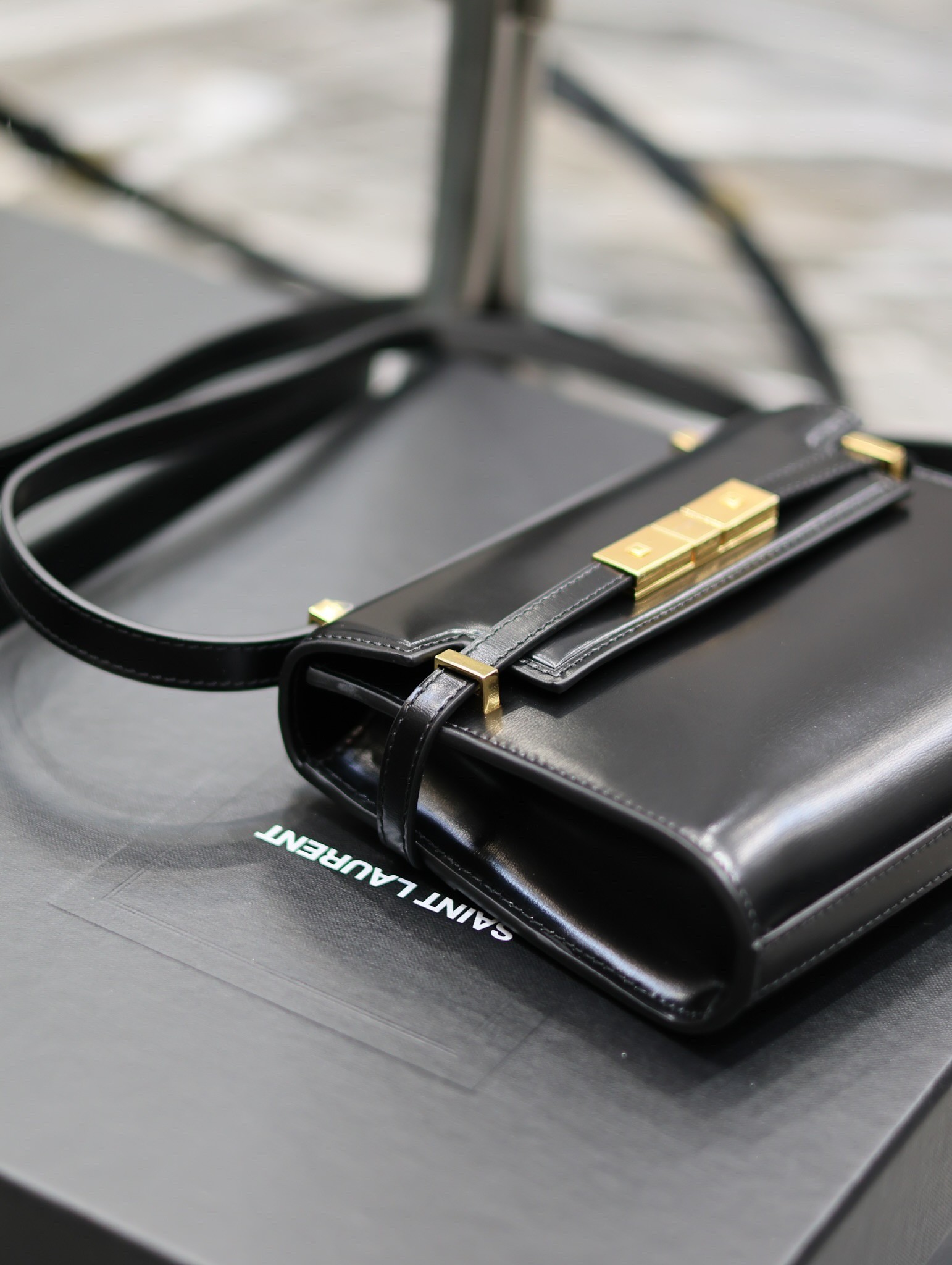 세인트로랑 맨하탄 미니 레더 숄더백